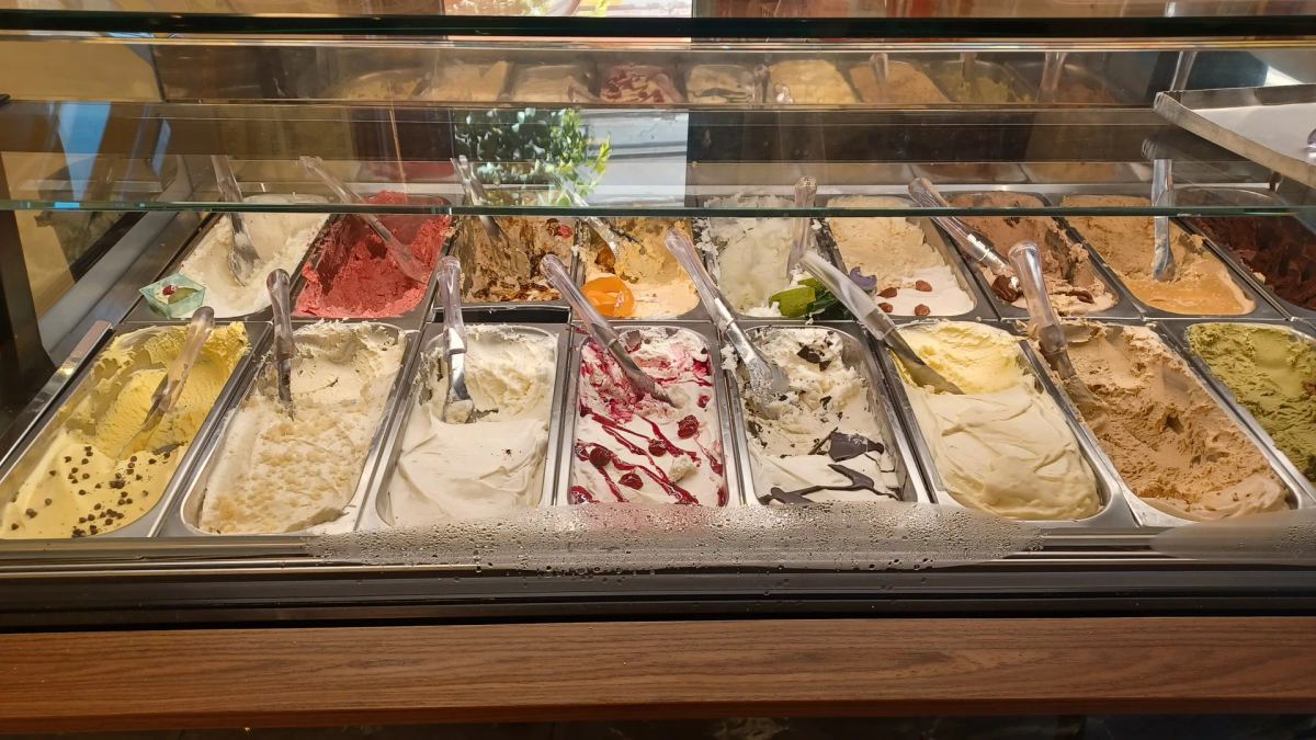 Gelati artigianali prodotti nel laboratorio della Pasticceria Bar Romano