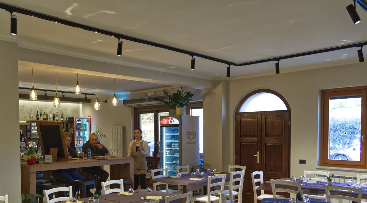 Ambiente interno della Trattoria Bar La Fojateria