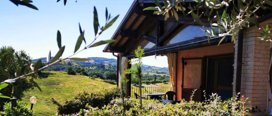 Panorama delle colline umbre dall'Agriturismo San Lorenzo