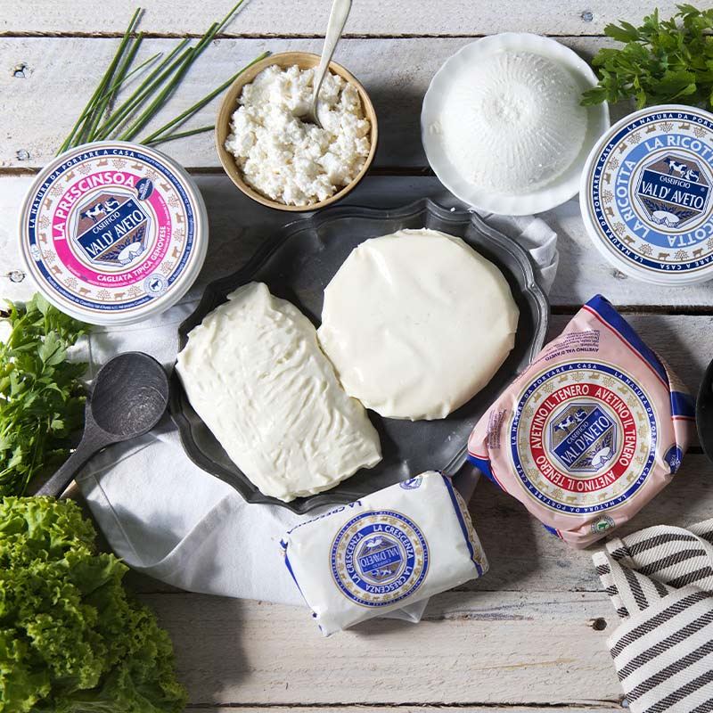 Frische Käse aus Rohmilch, hergestellt vom Caseificio Val D'Aveto