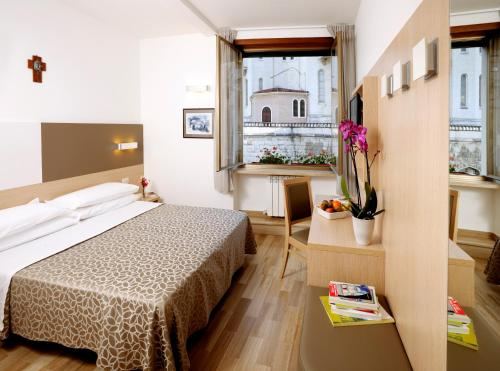 Gli ambienti interni dell'Hotel delle Rose