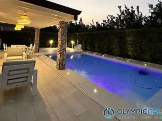 Piscina con illuminazione led RGB di Olympic Italia a Trappitello Taormina