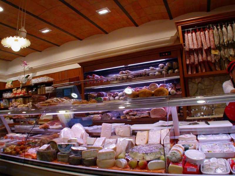 Esposizione salumi tipici umbri Norcineria Pizzoni Adelmo