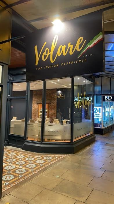 Esterno del ristorante Volare su Lord Street
