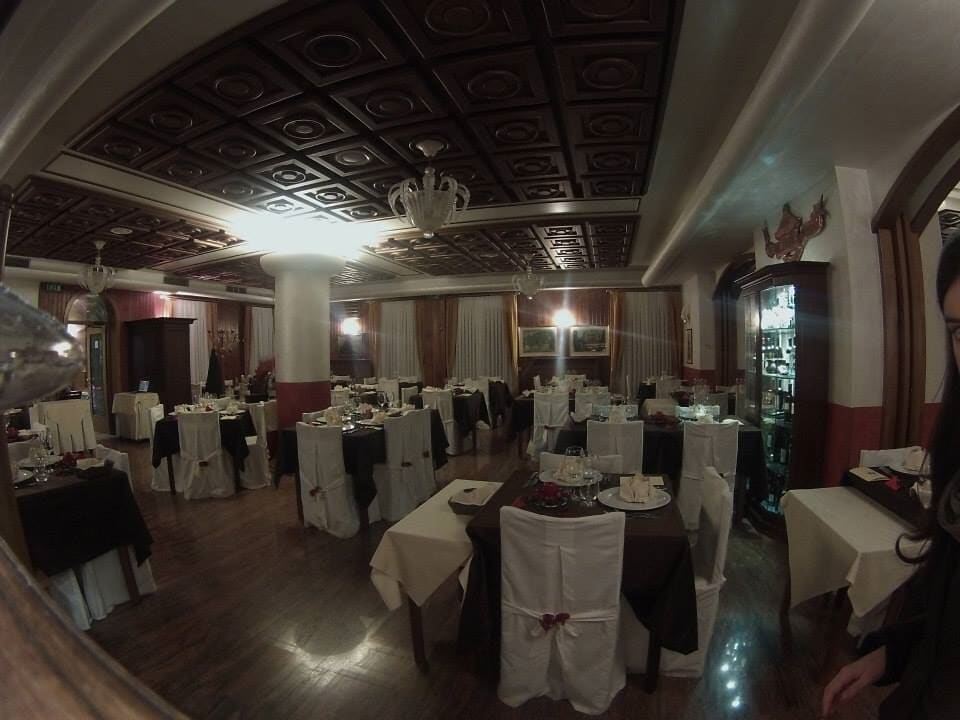 Interni eleganti dell'Antica Trattoria Moreieta ad Arcugnano