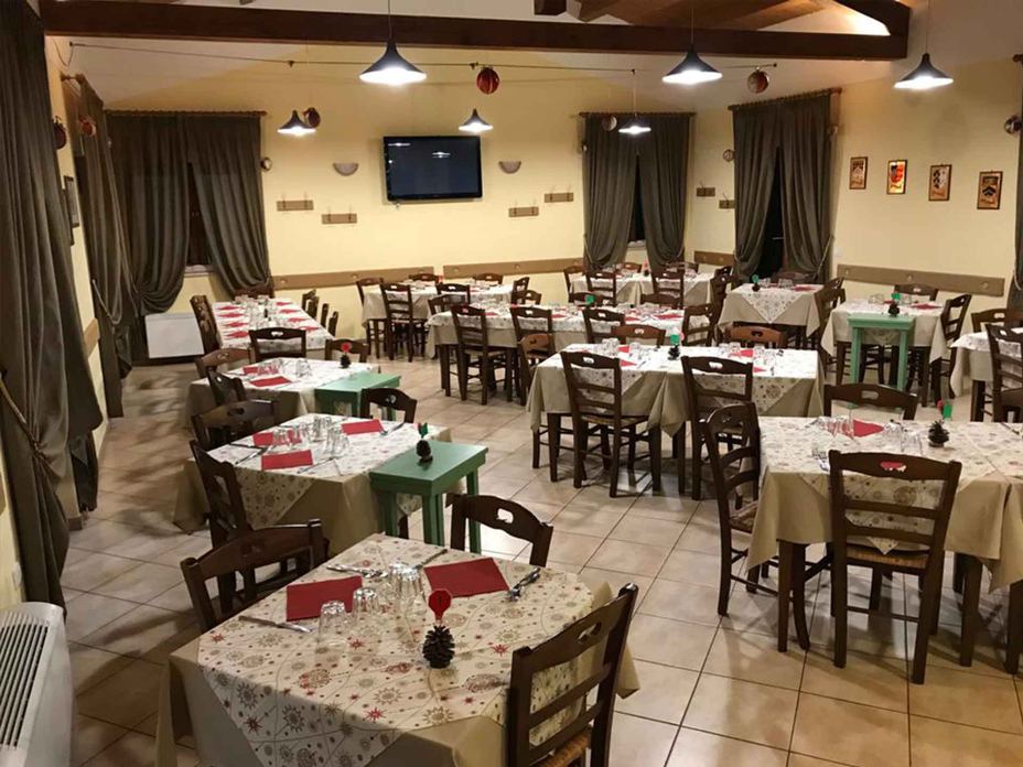 Sala principale del ristorante La Terrazza di San Guido