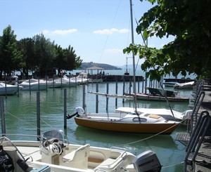 Porto di Tuoro sul Trasimeno vicino al Volante Inn