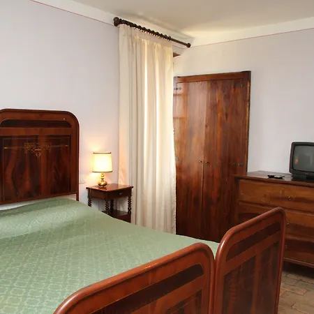 Interno di Villa del Cardinale a Spoleto