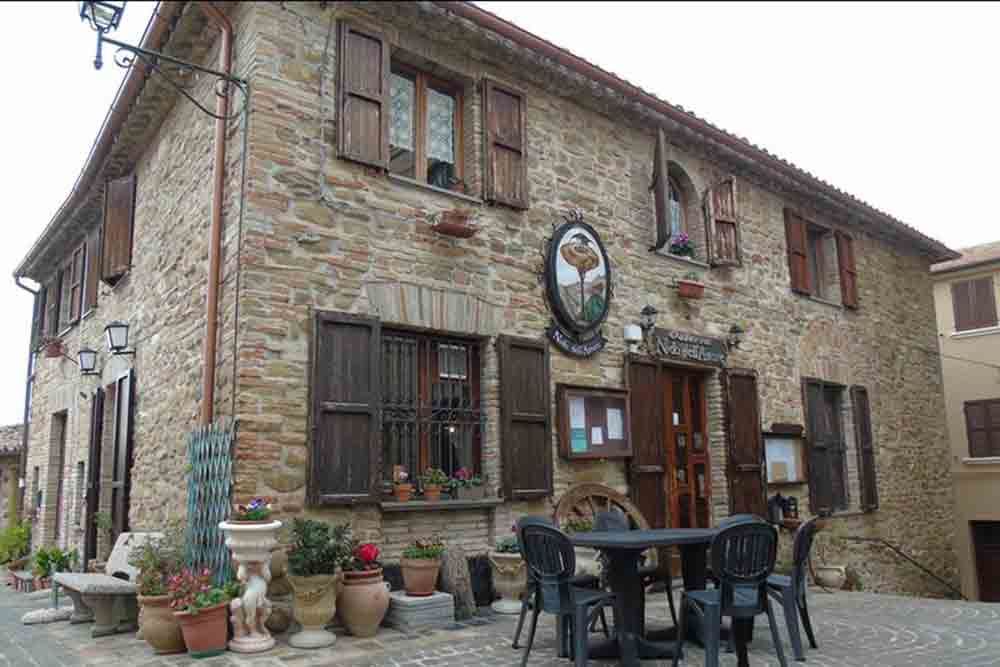 Esterno dell'Osteria Nido Dell'Astore a Nidastore