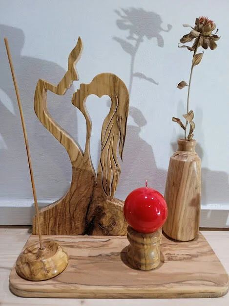 Creazioni artigianali in legno intagliato
