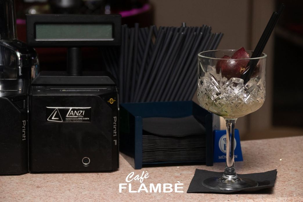 ''Flambé al Lago'' Concept Bar