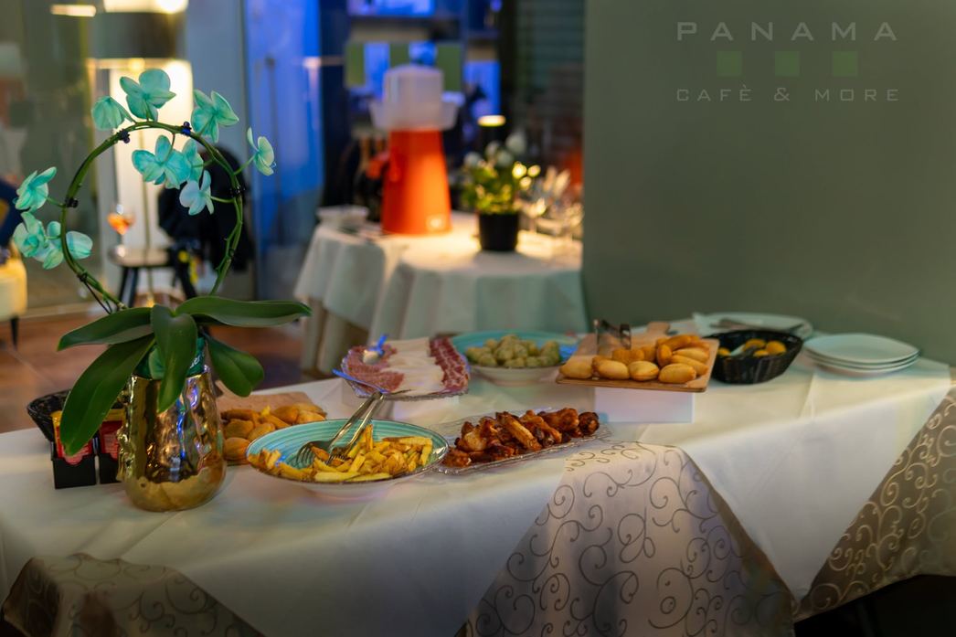 PANAMA CAFE' & MORE DI PONIK JETON