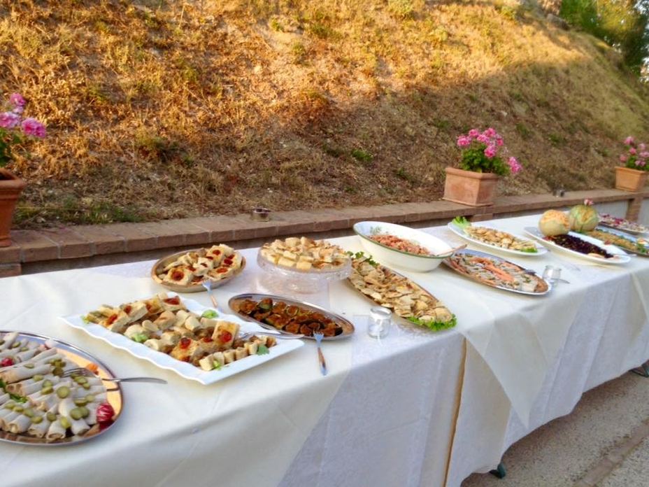 Buffet di piatti tipici umbri all'Agriturismo San Bartolo