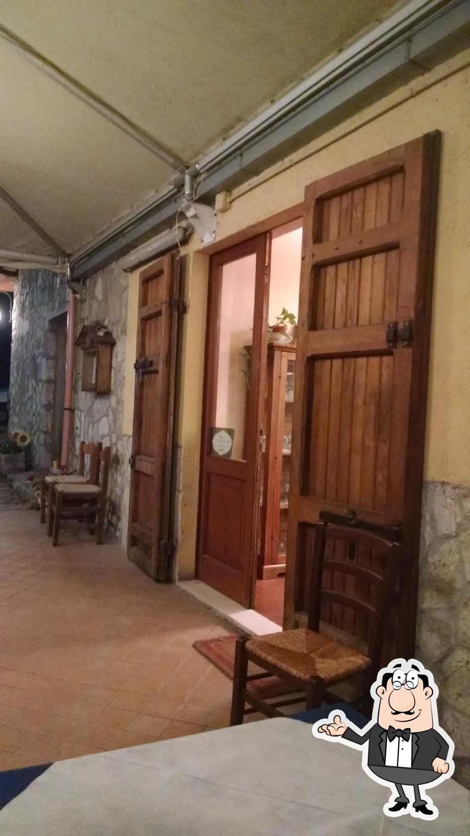 Ambiente interno del Ristorante Pizzeria La Luna Piena a Spoleto